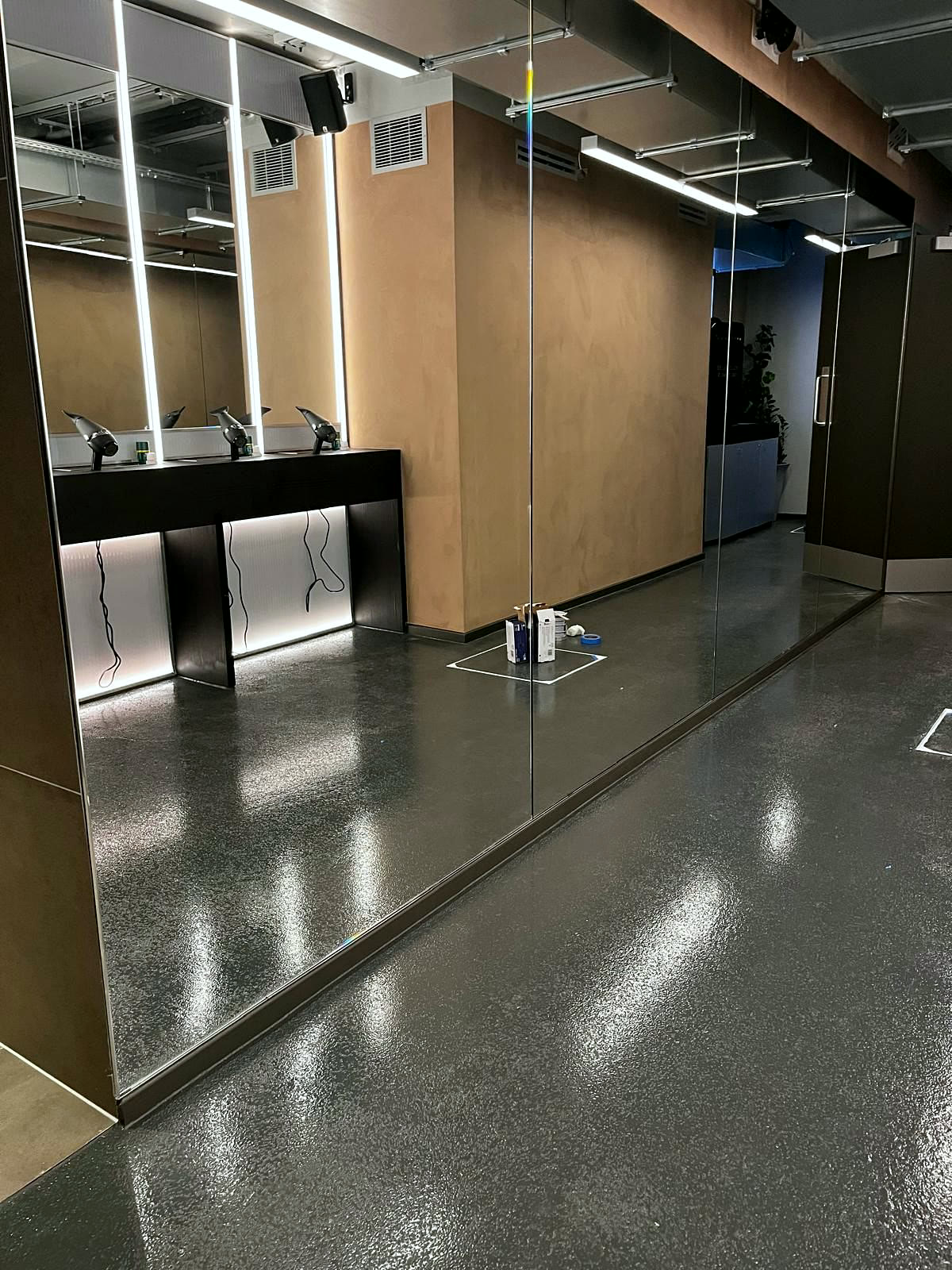 Resin floor along the vanity area