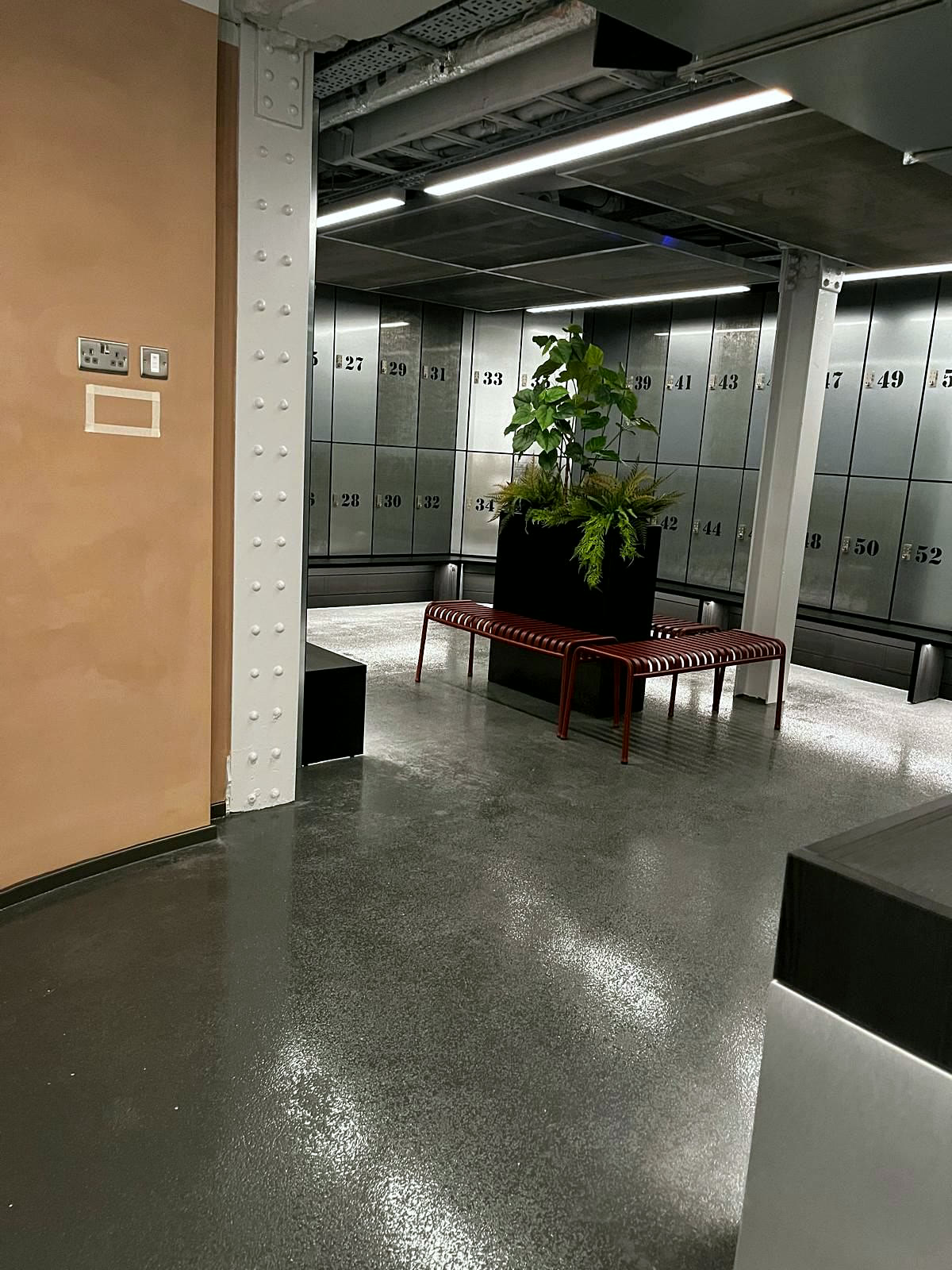 Resin floor in the locker room