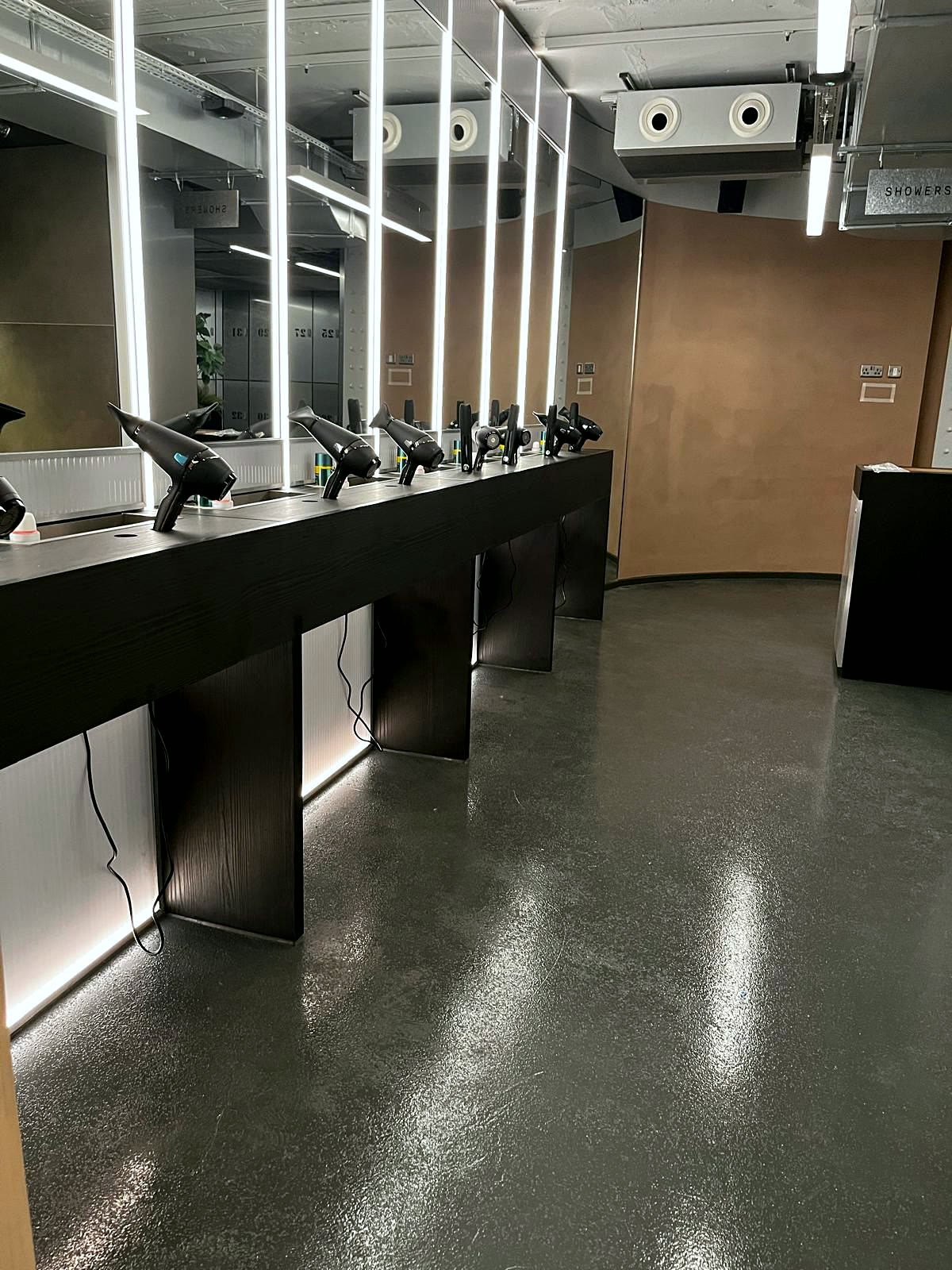 Glossy resin floor under the mirror stations