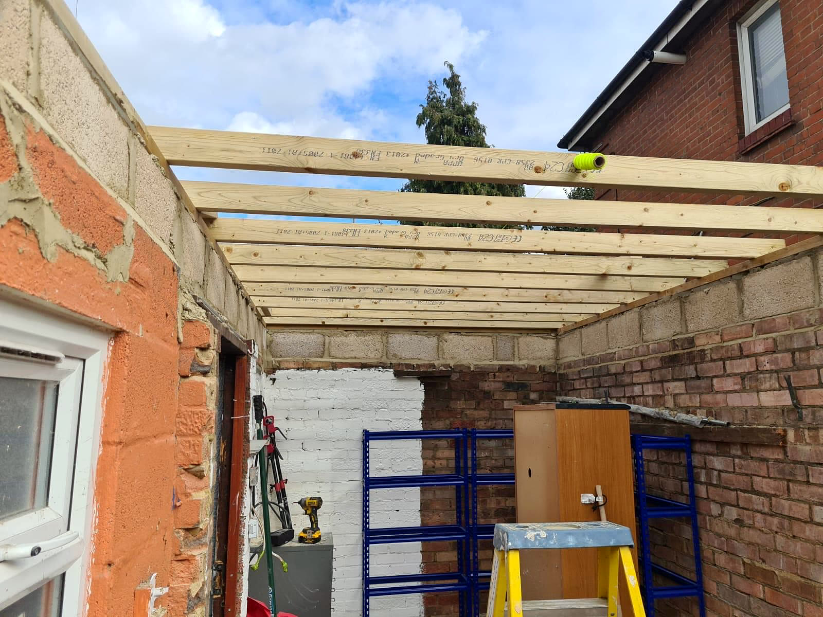 Rear extension: roof joists going on